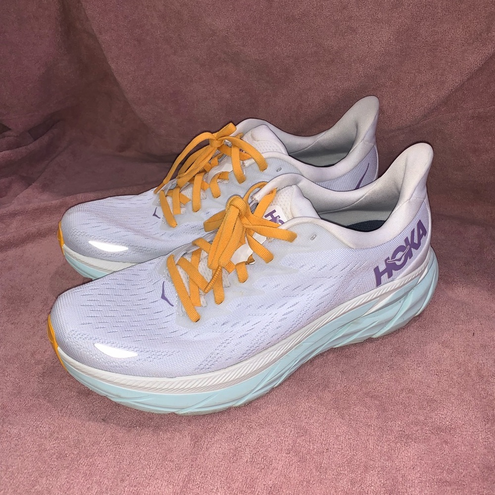 Women’s Hoka Clifton 8 shoes size 9